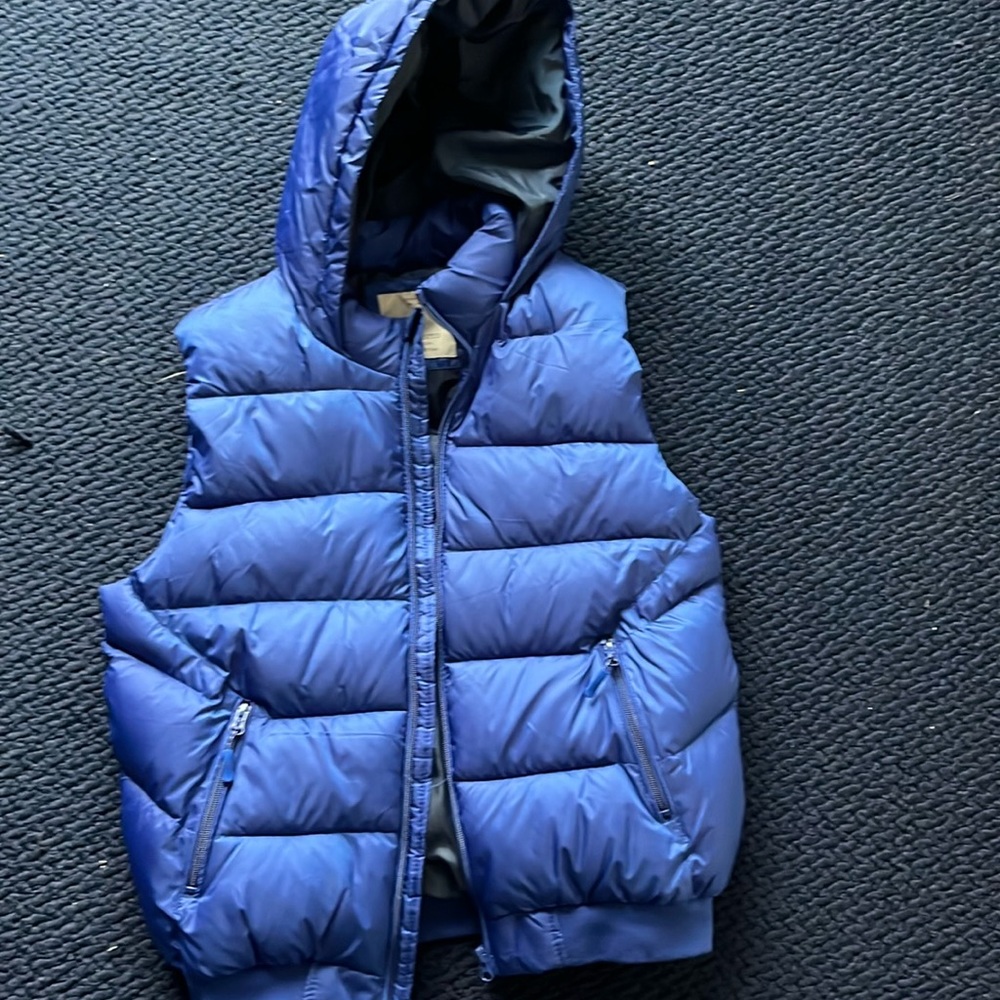 Boys Zara Puffy Vest with hood . Never used no tags size 13/14 Zara